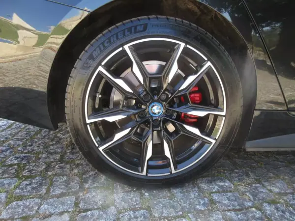 BMW i4 2022 - 49990 EUR, 67000 km - AUTO.MOTO.pt - 67000km - foto 16 de 59
