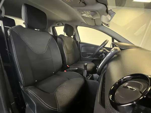 Renault Clio 2013 - 7990 EUR, 160000 km - 160000km - foto 12 de 38