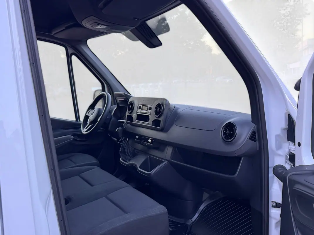 Mercedes-Benz Sprinter 2022 - 25000 EUR, 253800 km - AUTO.MOTO.pt - 253800km - foto 6 de 10
