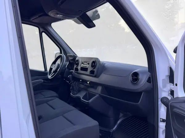 Mercedes-Benz Sprinter 2022 - 25000 EUR, 253800 km - AUTO.MOTO.pt - 253800km - foto 6 de 10