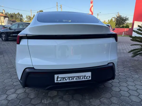 Tesla Model Y 2026 - 44900 EUR, 100 km - AUTO.MOTO.pt - 100km - foto 8 de 31