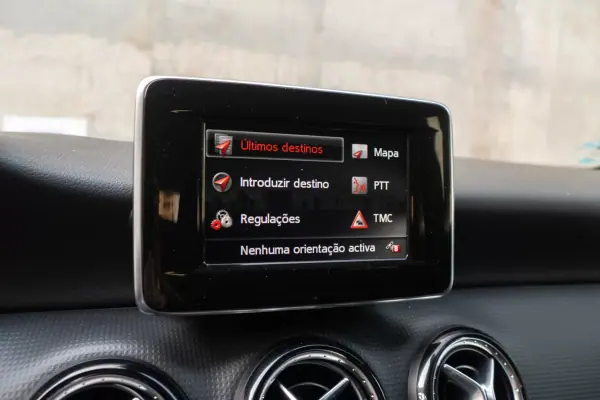 Mercedes-Benz A 180 2013 - 10990 EUR, 215000 km - AUTO.MOTO.pt - 215000km - foto 18 de 34