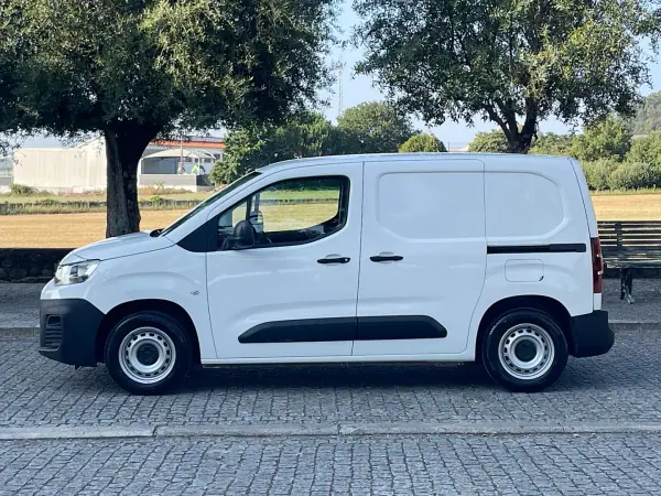 Citroën Berlingo 2021 - 12300 EUR, 118000 km - AUTO.MOTO.pt - 118000km - foto 10 de 38