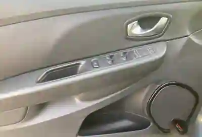 Renault Clio Sport Tourer 2019 - 9100 EUR, 178600 km - AUTO.MOTO.pt - 178600km - foto 12 de 16