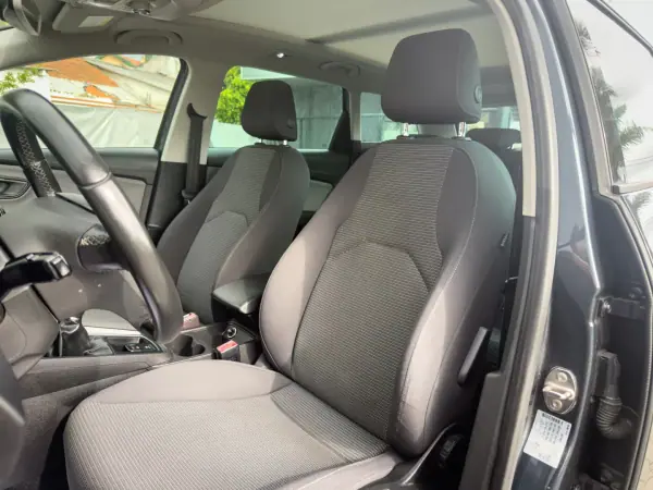 SEAT Leon ST 2019 - 11990 EUR, 190000 km - AUTO.MOTO.pt - 190000km - foto 7 de 12