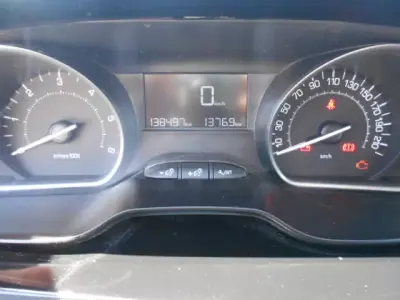 Peugeot 2008 2019 - 14500 EUR, 138497 km - AUTO.MOTO.pt - 138497km - foto 11 de 11
