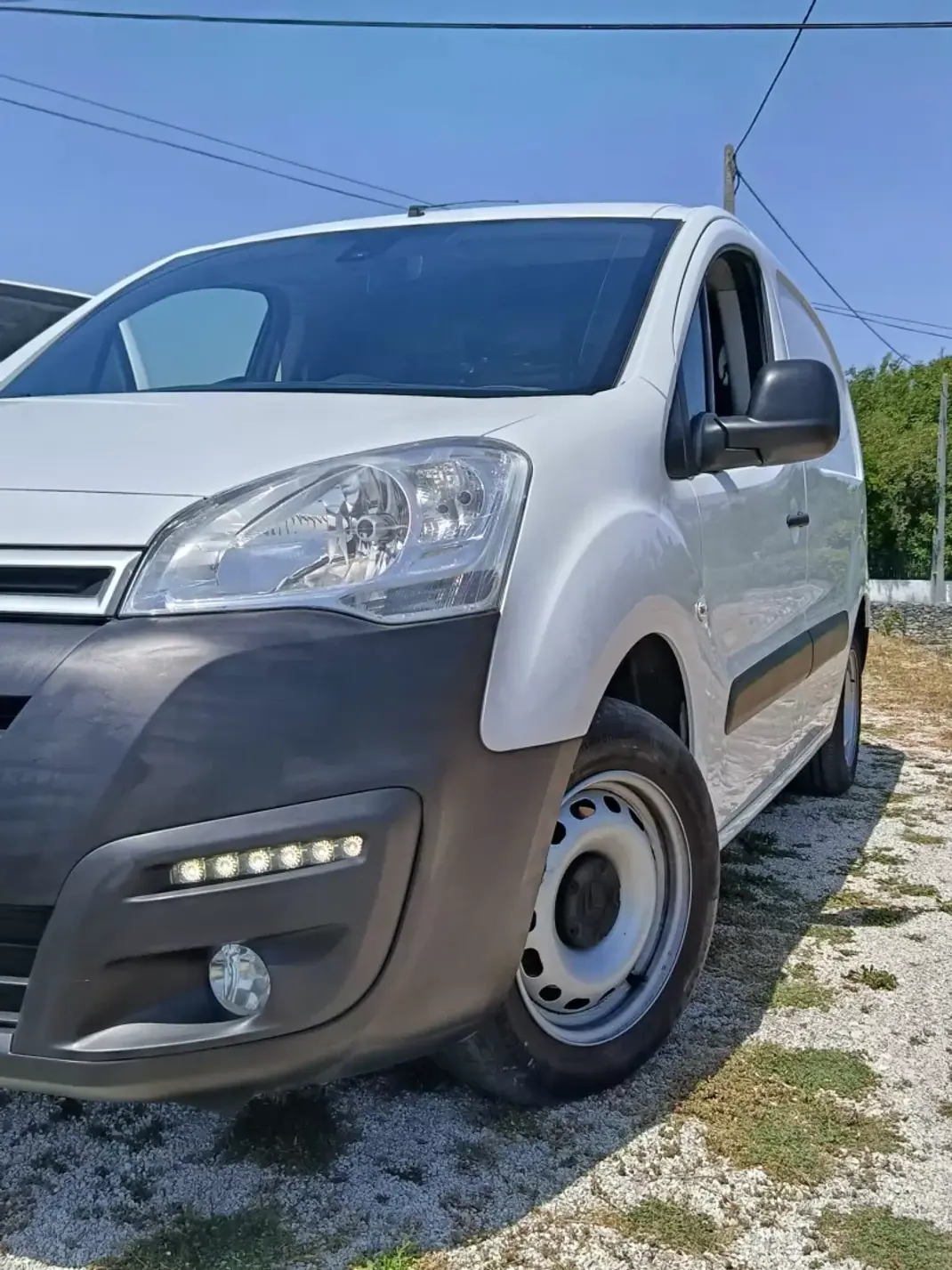 Citroën Berlingo 2016 - 8565 EUR, 155000 km - AUTO.MOTO.pt - 155000km - foto 2 de 5