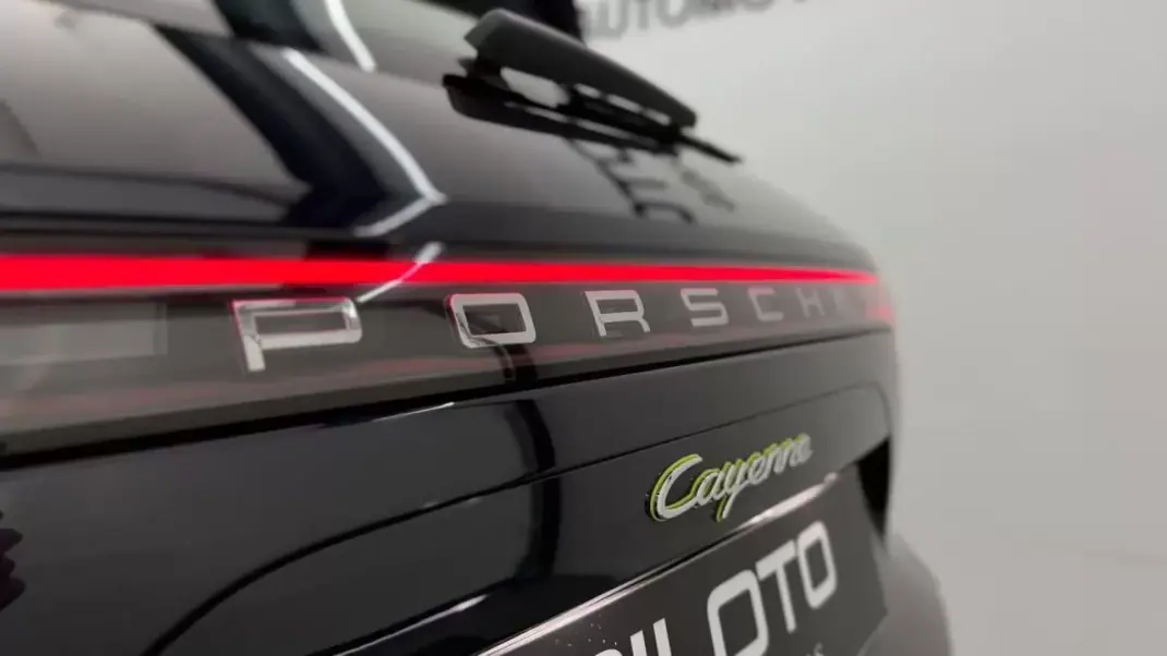 Porsche Cayenne 2019 - 59990 EUR, 87906 km - 87906km - foto 2 de 33