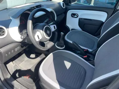 Renault Twingo 2017 - 7750 EUR, 136000 km - AUTO.MOTO.pt - 136000km - foto 5 de 13