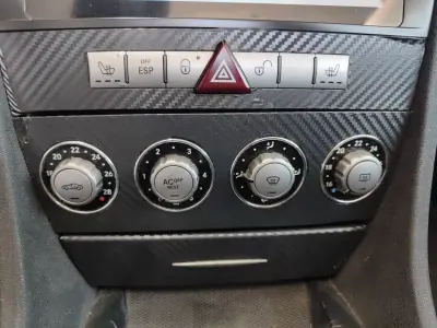 Mercedes-Benz SLK 200 2004 - 10950 EUR, 251000 km - AUTO.MOTO.pt - 251000km - foto 28 de 35