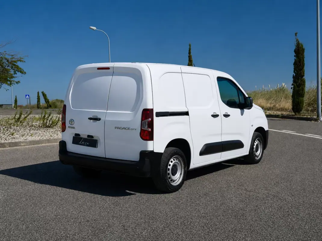 Toyota Proace 2023 - 17700 EUR, 42993 km - 42993km - foto 4 de 18