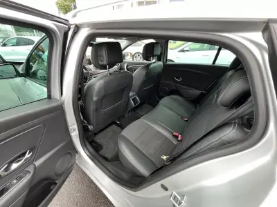 Renault Mégane Sport Tourer 2014 - 7750 EUR, 250000 km - AUTO.MOTO.pt - 250000km - foto 37 de 47