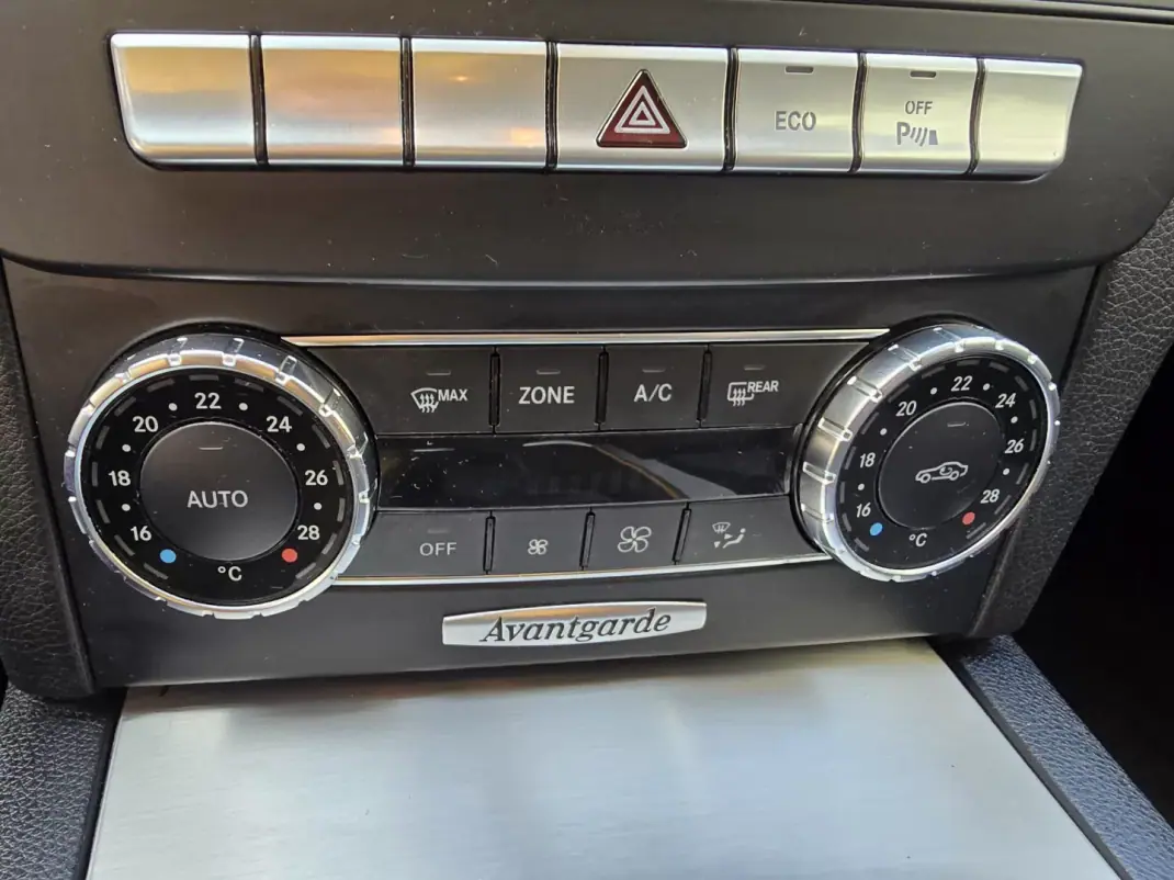 Mercedes-Benz C 200 2012 - 11990 EUR, 263748 km - AUTO.MOTO.pt - 263748km - foto 18 de 24