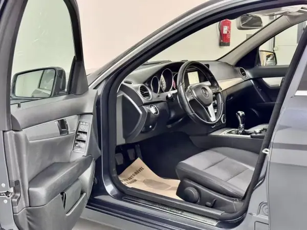Mercedes-Benz C 220 2013 - 13750 EUR, 177000 km - AUTO.MOTO.pt - 177000km - foto 22 de 54
