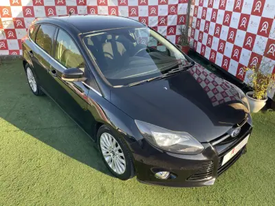 Ford Focus 2013 - 9990 EUR, 186235 km - AUTO.MOTO.pt - 186235km - foto 6 de 23