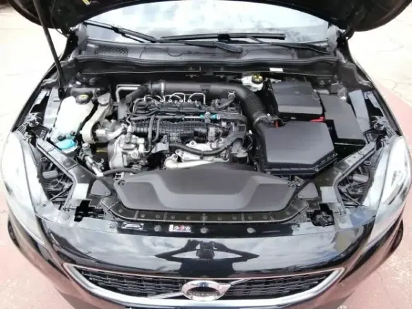 Volvo V40 2017 - 16800 EUR, 170641 km - AUTO.MOTO.pt - 170641km - foto 37 de 41