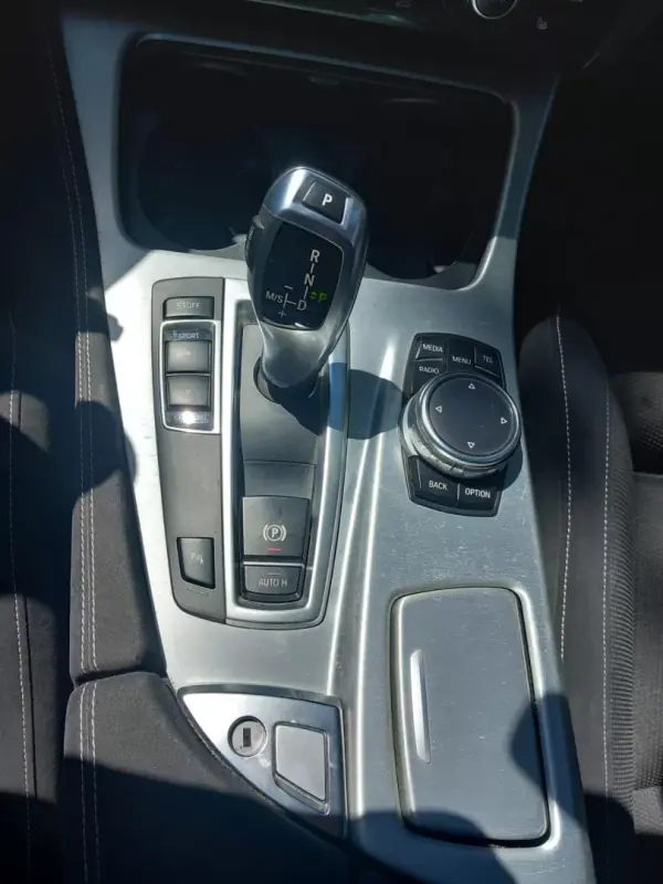 BMW 525 2016 - 17500 EUR, 214988 km - AUTO.MOTO.pt - 214988km - foto 5 de 8