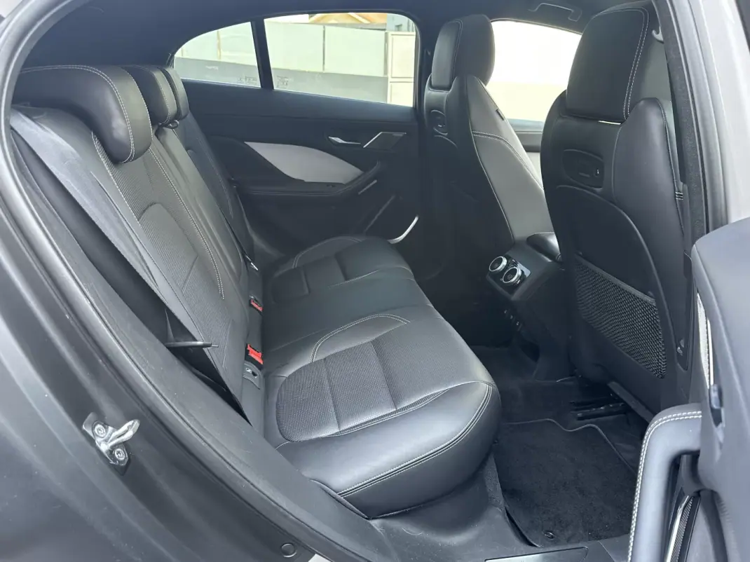 Jaguar I-Pace 2018 - 27900 EUR, 113000 km - 113000km - foto 38 de 59