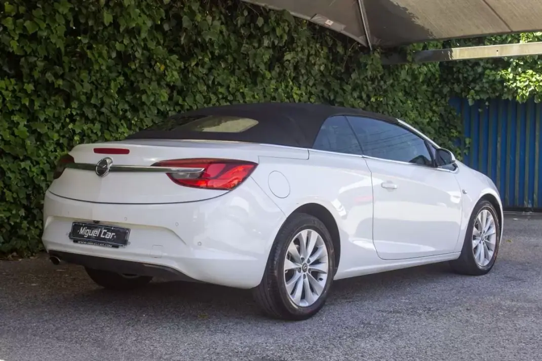 Opel Cascada 2014 - 14900 EUR, 180000 km - AUTO.MOTO.pt - 180000km - foto 9 de 17
