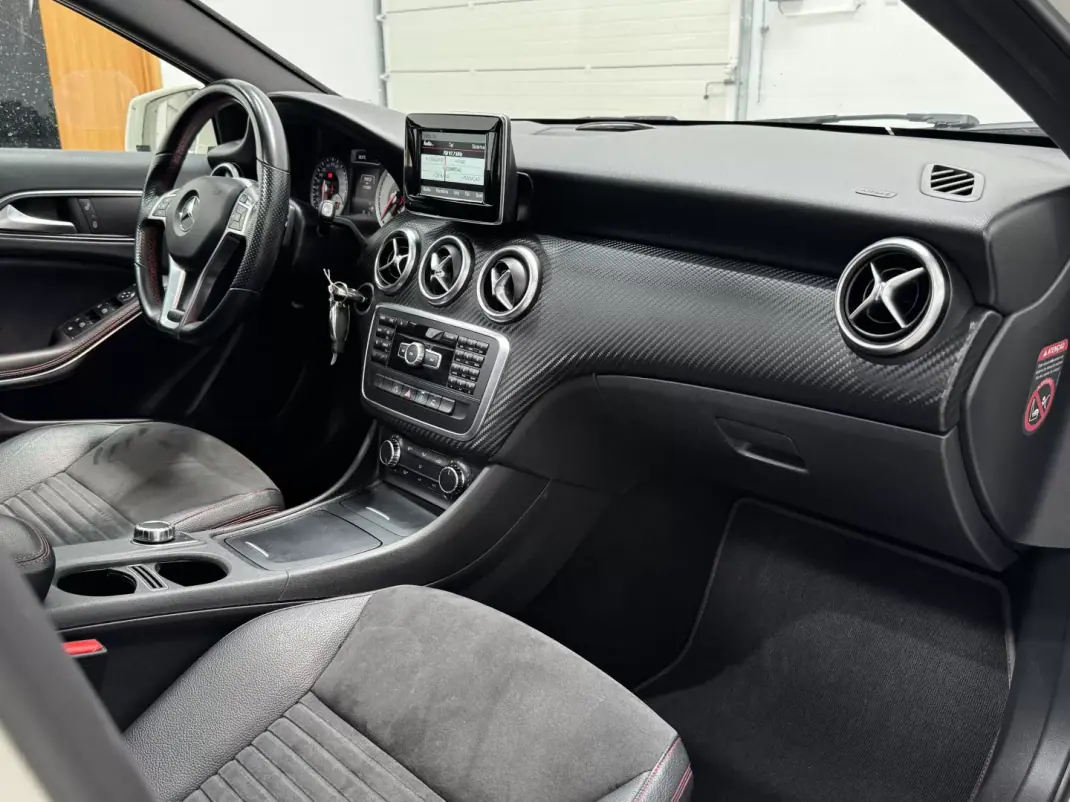 Mercedes-Benz A 180 2015 - 18990 EUR, 117000 km - AUTO.MOTO.pt - 117000km - foto 31 de 36