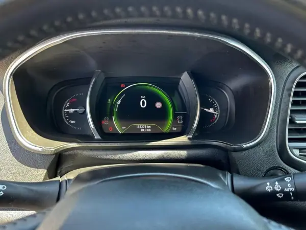 Renault Mégane 2019 - 14250 EUR, 135000 km - AUTO.MOTO.pt - 135000km - foto 23 de 39