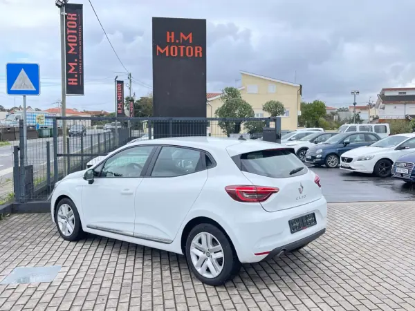 Renault Clio 2022 - 15900 EUR, 21000 km - AUTO.MOTO.pt - 21000km - foto 3 de 11