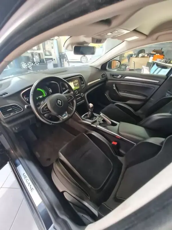 Renault Mégane 2016 - 13600 EUR, 152000 km - AUTO.MOTO.pt - 152000km - foto 17 de 21