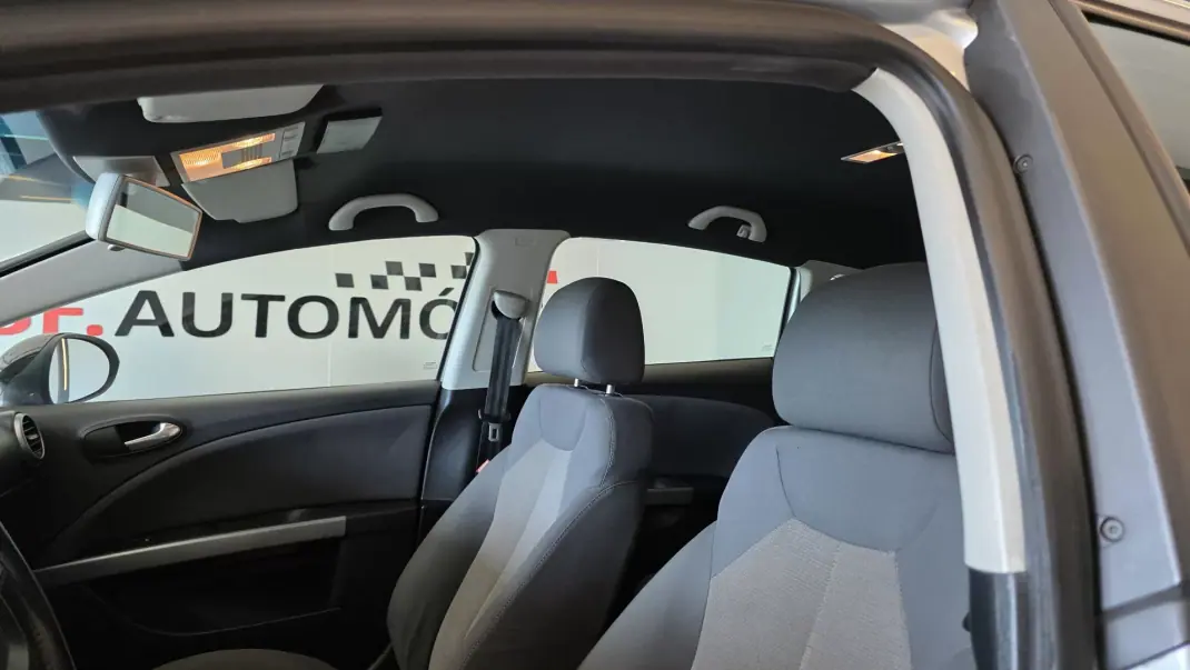 SEAT Leon 2011 - 8900 EUR, 188295 km - AUTO.MOTO.pt - 188295km - foto 38 de 52