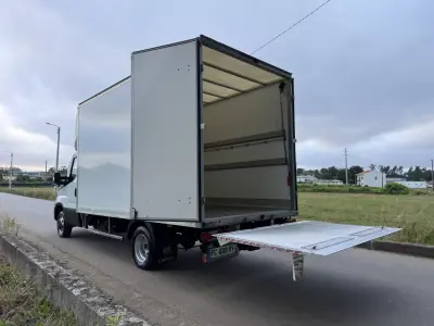 Iveco DAILY 35-140 CONTENTOR E PLATAFORMA 2018 - 29990 EUR, 81000 km - AUTO.MOTO.pt - 81000km - foto 10 de 28
