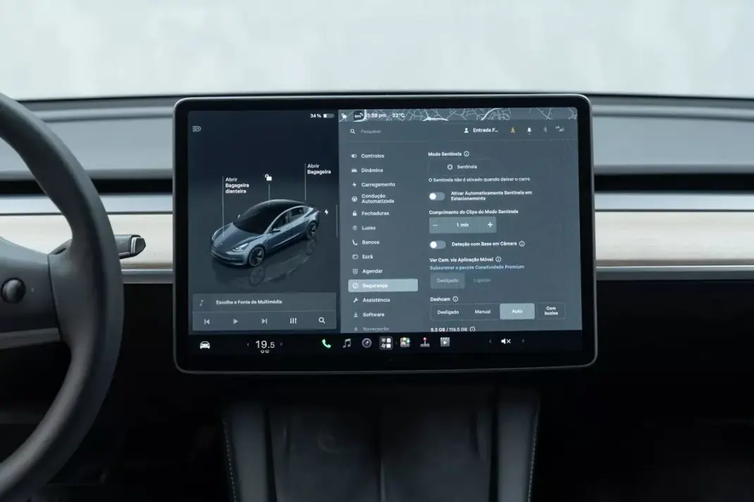 Tesla Model 3 2023 - 31950 EUR, 88000 km - 88000km - foto 40 de 48