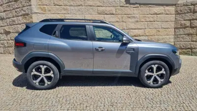 Dacia Duster 2025 - 22390 EUR, 17500 km - AUTO.MOTO.pt - 17500km - foto 5 de 18