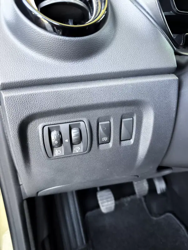 Renault Captur 2019 - 12750 EUR, 68000 km - AUTO.MOTO.pt - 68000km - foto 15 de 26