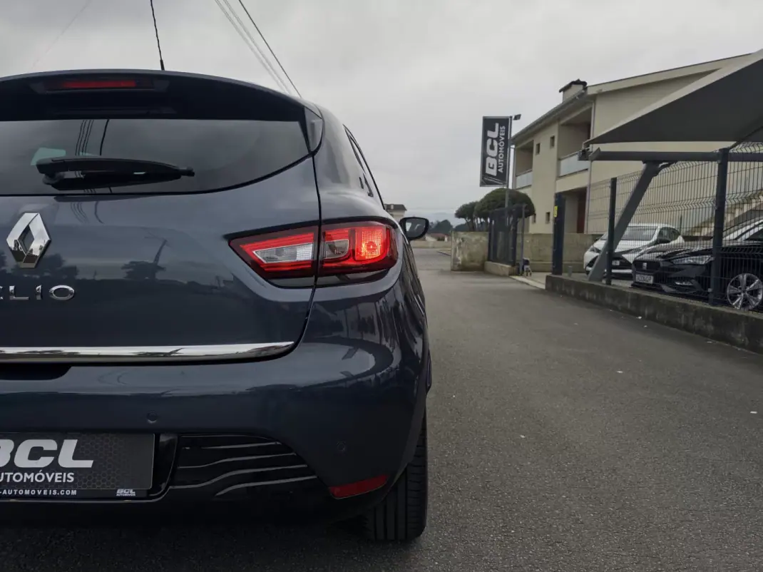 Renault Clio 2019 - 10990 EUR, 128000 km - AUTO.MOTO.pt - 128000km - foto 11 de 43