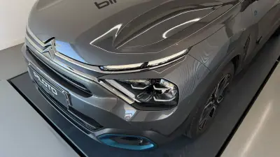 Citroën e-C4 X 2023 — foto 2 de 35