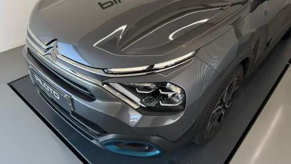Citroën e-C4 X 2023 — foto 2 de 35