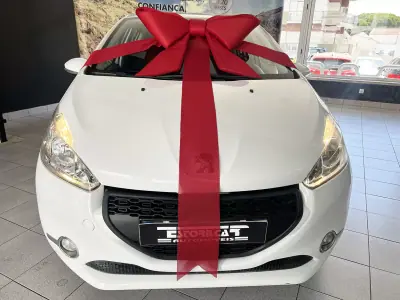 Peugeot 208 2013 - 7600 EUR, 235844 km - AUTO.MOTO.pt - 235844km - foto 5 de 19
