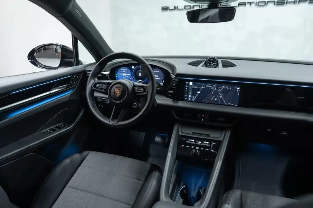 Porsche Macan 2025 - 89950 EUR, 8000 km - AUTO.MOTO.pt - 8000km - foto 19 de 57