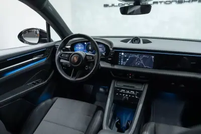 Porsche Macan 2025 - 89950 EUR, 8000 km - AUTO.MOTO.pt - 8000km - foto 19 de 57