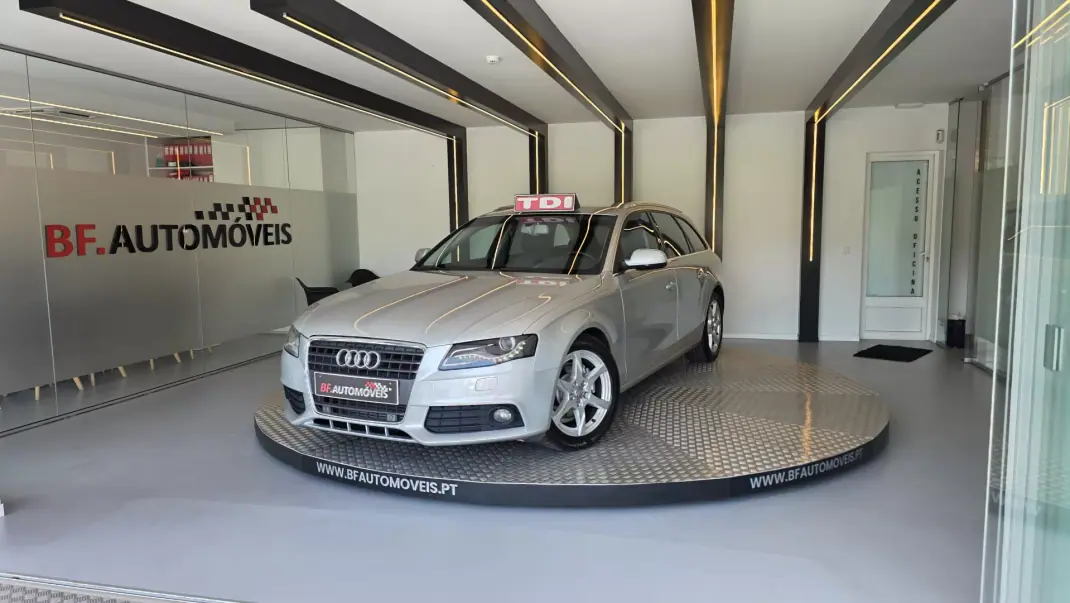 Audi A4 Avant 2010 - 9500 EUR, 253856 km - AUTO.MOTO.pt - 253856km - foto 12 de 52