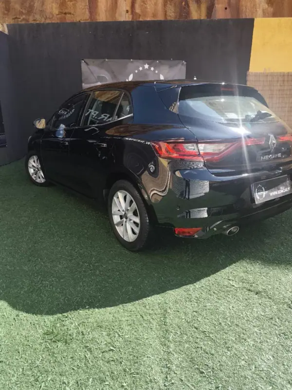 Renault Mégane 2017 - 13490 EUR, 169000 km - AUTO.MOTO.pt - 169000km - foto 3 de 15