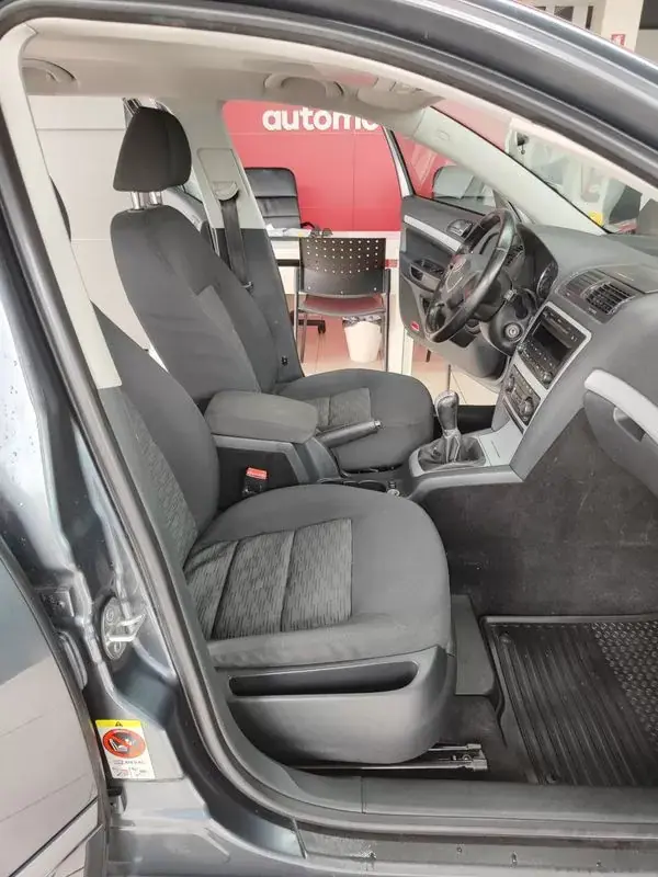 Skoda Octavia Break 2010 - 6650 EUR, 252000 km - AUTO.MOTO.pt - 252000km - foto 18 de 31