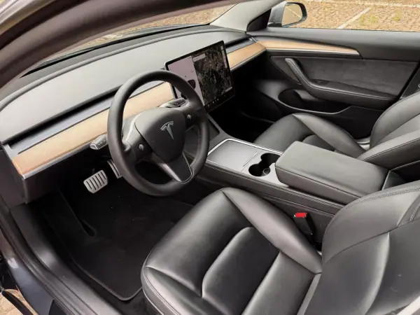 Tesla Model 3 2021 - 29900 EUR, 128000 km - 128000km - foto 4 de 26