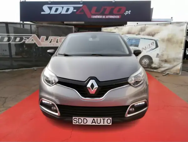 Renault Captur 2014 - 12900 EUR, 155622 km - AUTO.MOTO.pt - 155622km - foto 2 de 30