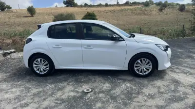 Peugeot 208 2023 - 13800 EUR, 100000 km - AUTO.MOTO.pt - 100000km - foto 4 de 18