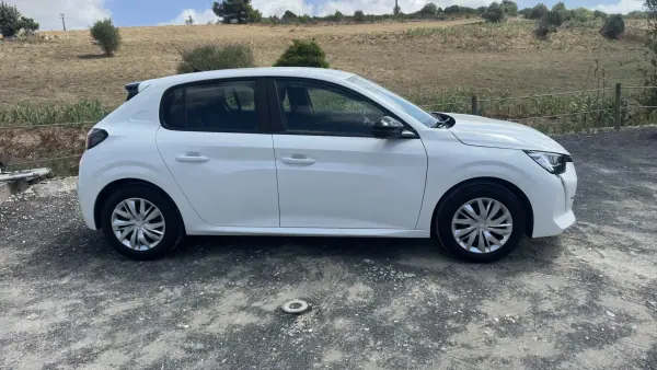 Peugeot 208 2023 - 13800 EUR, 100000 km - AUTO.MOTO.pt - 100000km - foto 4 de 18
