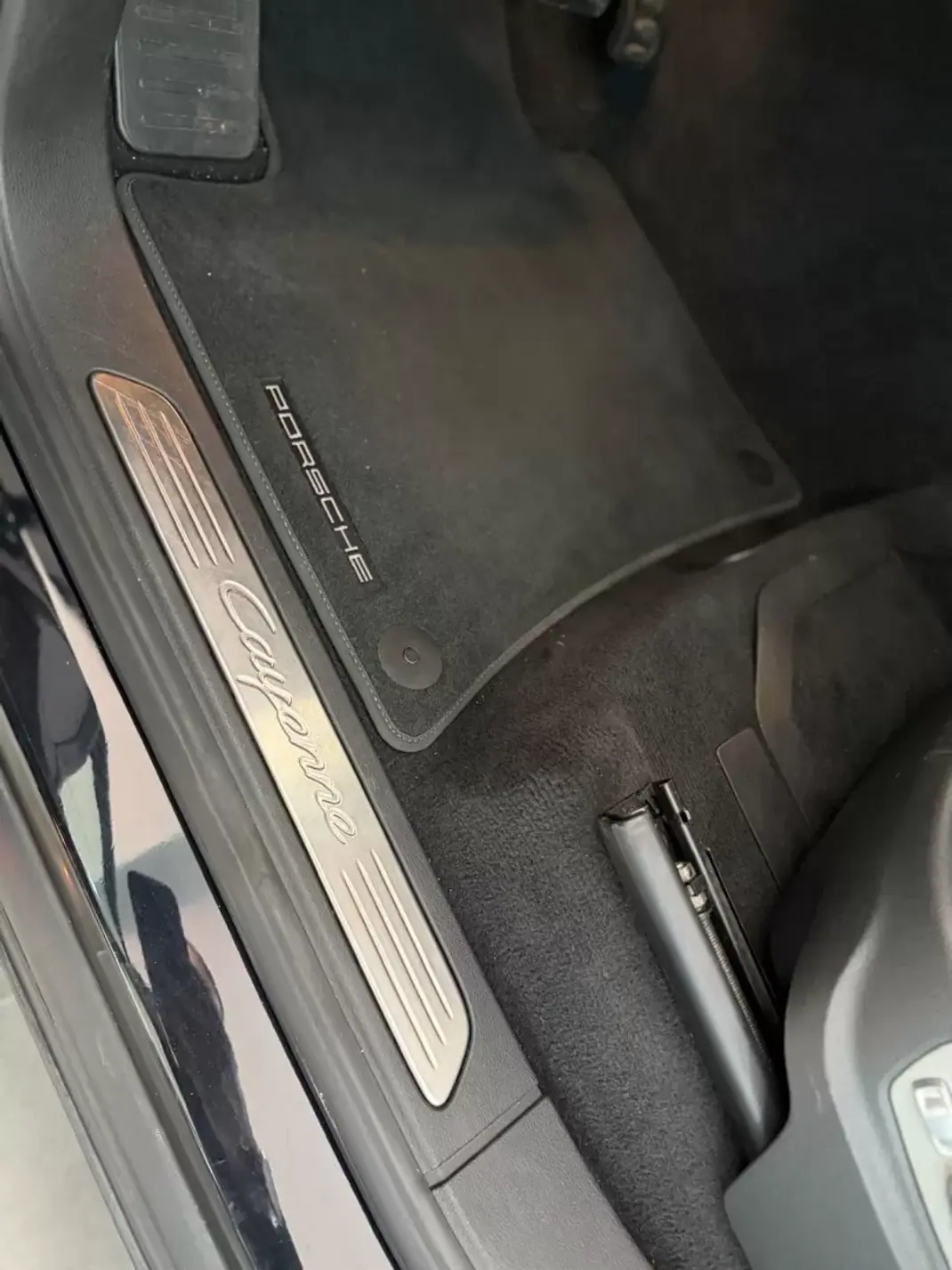 Porsche Cayenne 2016 - 34000 EUR, 280000 km - AUTO.MOTO.pt - 280000km - foto 23 de 23