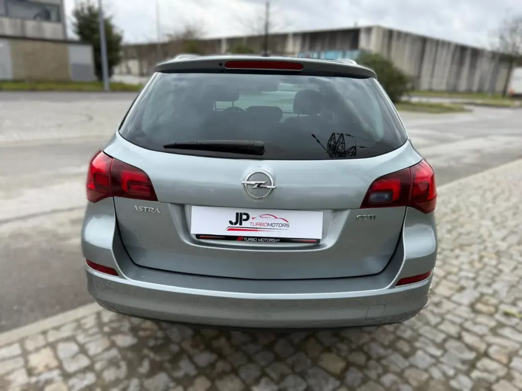 Opel Astra Sports Tourer 2011 - 7490 EUR, 175851 km - AUTO.MOTO.pt - 175851km - foto 7 de 21
