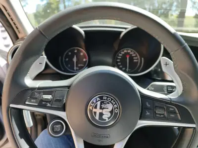 Alfa Romeo Giulia 2018 - 26900 EUR, 97500 km - AUTO.MOTO.pt - 97500km - foto 9 de 13