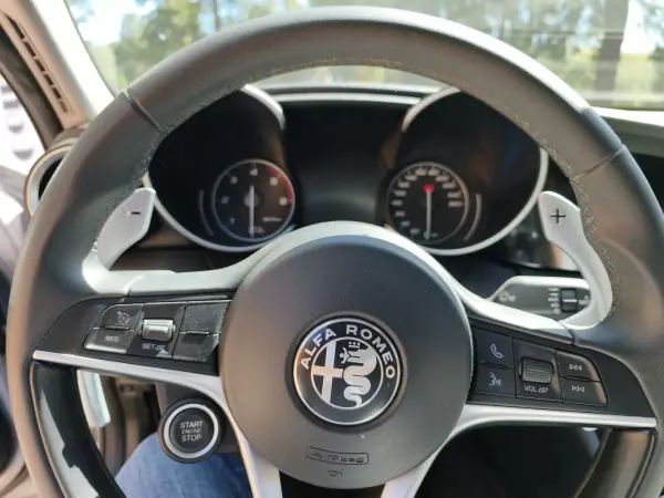 Alfa Romeo Giulia 2018 - 26900 EUR, 97500 km - AUTO.MOTO.pt - 97500km - foto 9 de 13
