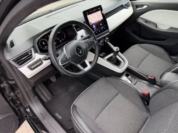 Renault Clio 2022 - 16900 EUR, 74180 km - AUTO.MOTO.pt - 74180km - foto 11 de 12